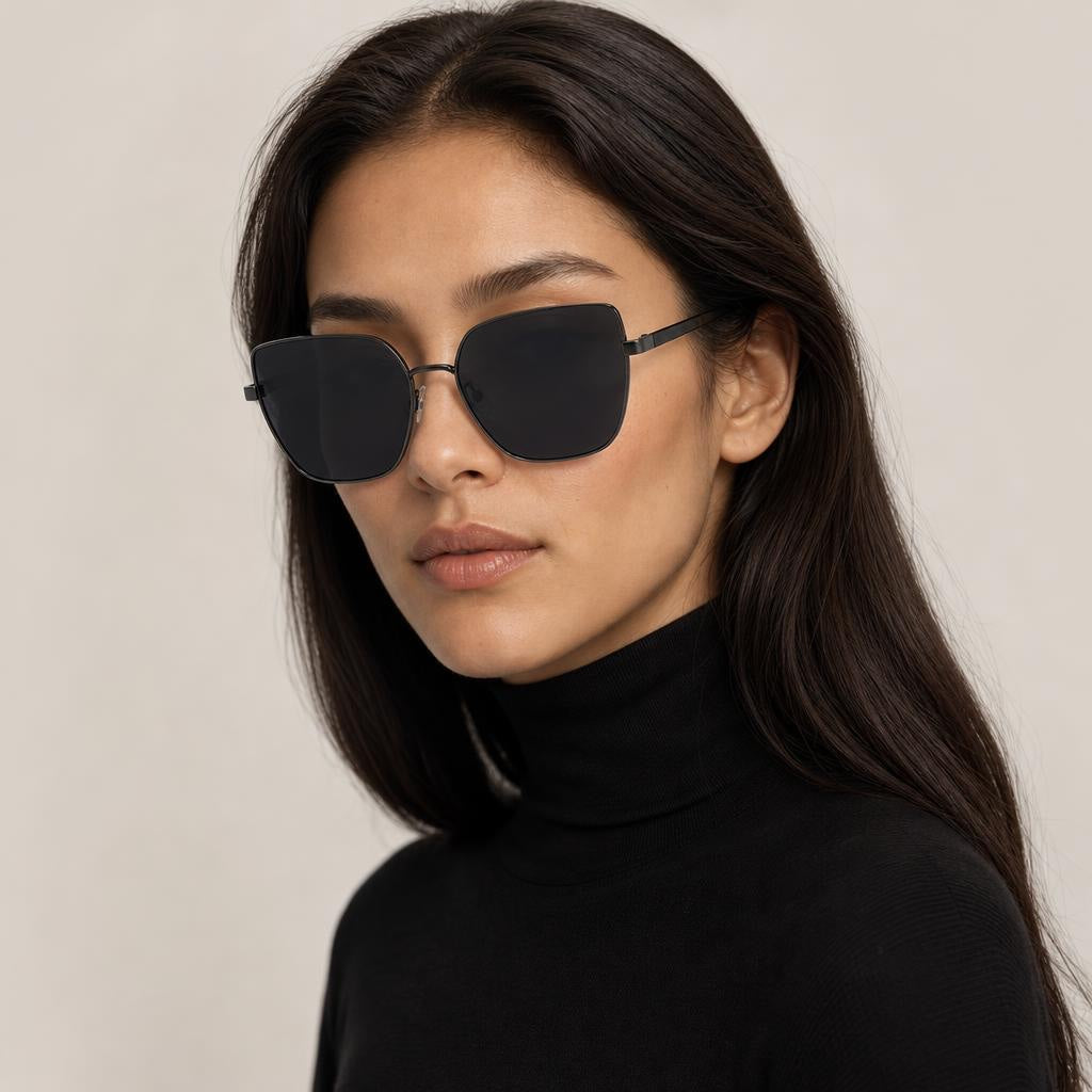 Rivera Eyewear Lyon – modelo luciendo los lentes