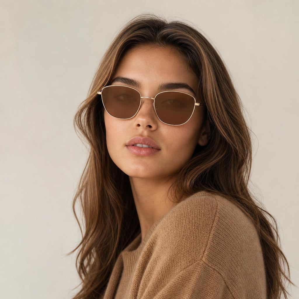 Rivera Eyewear Niza – modelo luciendo los lentes