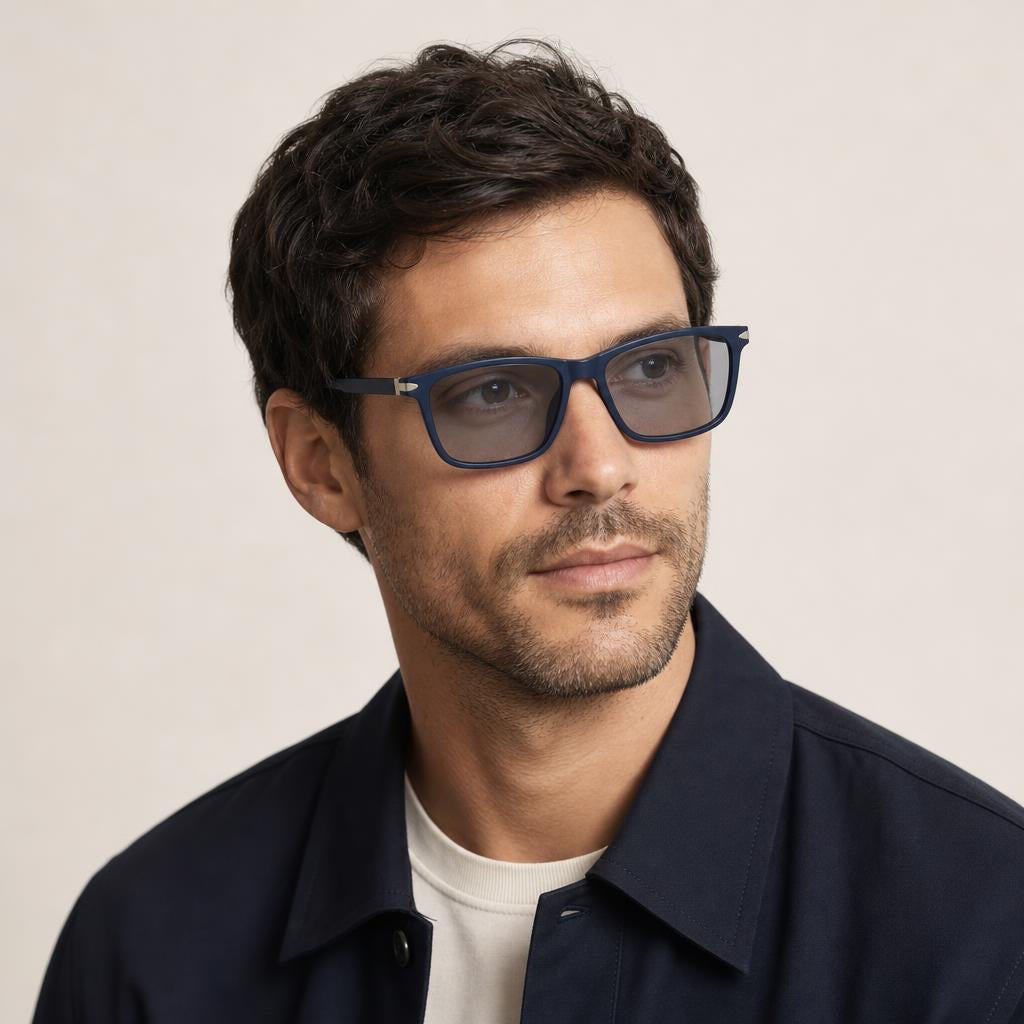Rivera Eyewear siena – modelo luciendo los lentes
